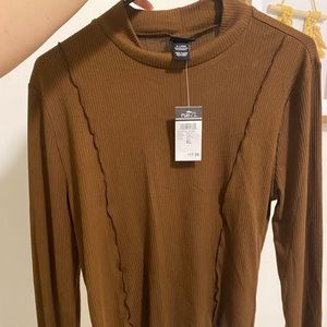 Brown long sleeve perfect for fall